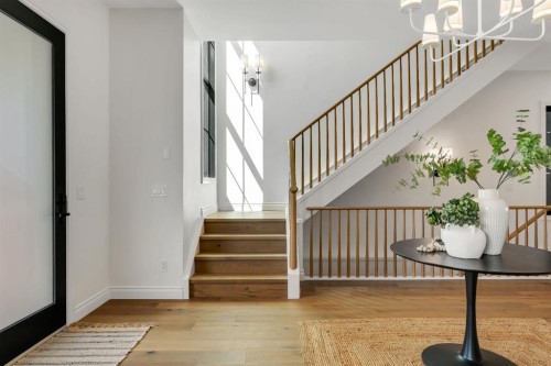 1936 31 Avenue Sw, Calgary, AB - Indoor Photo Showing Other Room