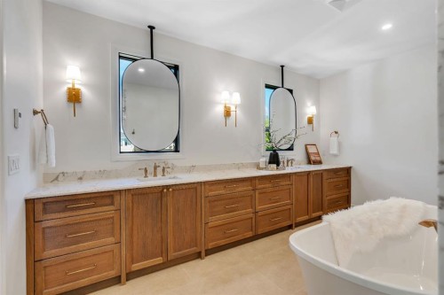 1936 31 Avenue Sw, Calgary, AB - Indoor Photo Showing Bathroom