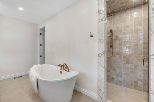 1936 31 Avenue Sw, Calgary, AB - Indoor Photo Showing Bathroom
