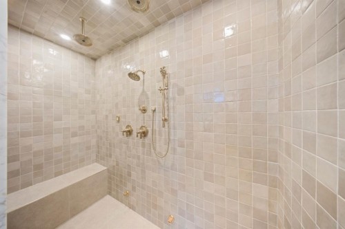 1936 31 Avenue Sw, Calgary, AB - Indoor Photo Showing Bathroom