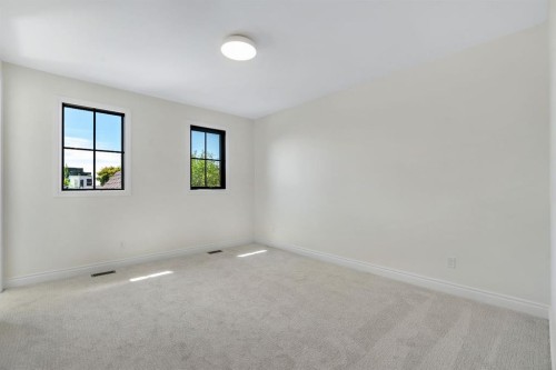 1936 31 Avenue Sw, Calgary, AB - Indoor Photo Showing Other Room