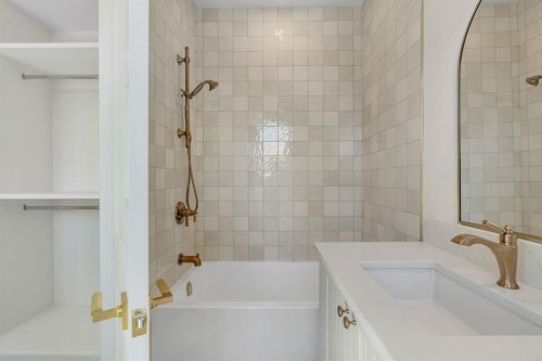1936 31 Avenue Sw, Calgary, AB - Indoor Photo Showing Bathroom