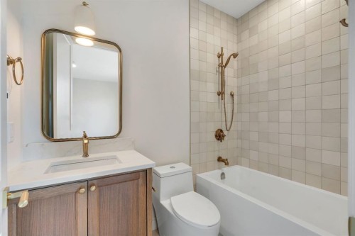 1936 31 Avenue Sw, Calgary, AB - Indoor Photo Showing Bathroom