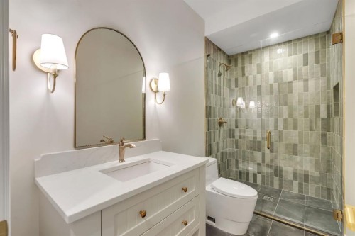 1936 31 Avenue Sw, Calgary, AB - Indoor Photo Showing Bathroom