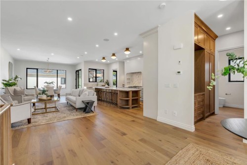 1936 31 Avenue Sw, Calgary, AB - Indoor Photo Showing Living Room