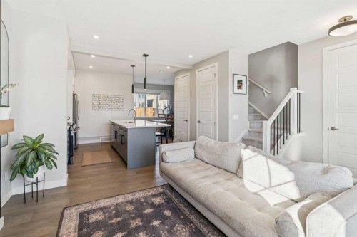 377 Sundown Road, Cochrane, AB - Indoor Photo Showing Living Room