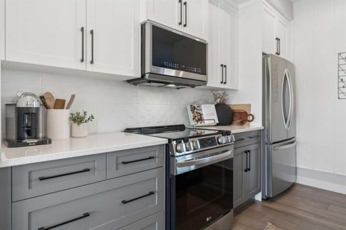 377 Sundown Road, Cochrane, AB - Indoor Photo Showing Kitchen With Upgraded Kitchen