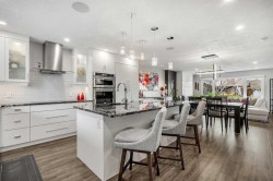 348 Parkwood Close SE Calgary, AB T2J 3W1