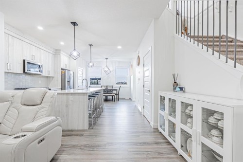 112 Midtown Close Sw, Airdrie, AB - Indoor Photo Showing Kitchen With Upgraded Kitchen