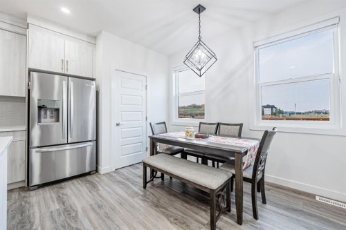 112 Midtown Close Sw, Airdrie, AB - Indoor Photo Showing Dining Room