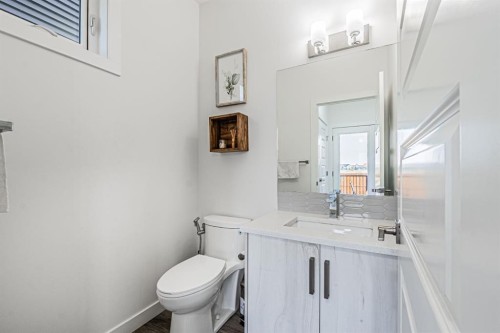 112 Midtown Close Sw, Airdrie, AB - Indoor Photo Showing Bathroom