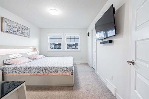 112 Midtown Close Sw, Airdrie, AB - Indoor Photo Showing Bedroom
