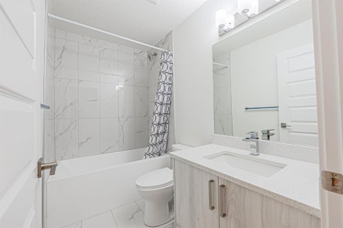 112 Midtown Close Sw, Airdrie, AB - Indoor Photo Showing Bathroom