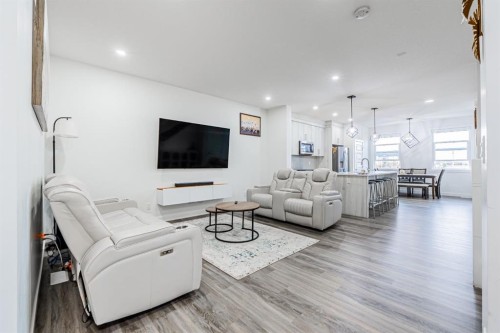 112 Midtown Close Sw, Airdrie, AB - Indoor Photo Showing Living Room