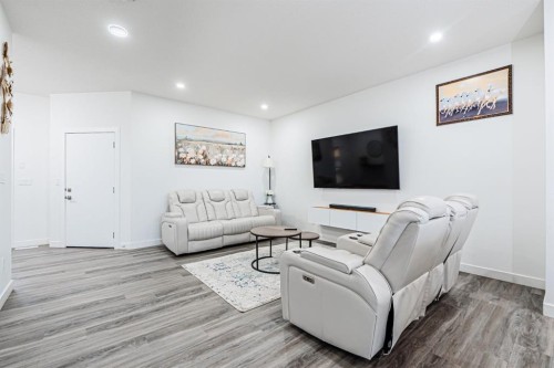 112 Midtown Close Sw, Airdrie, AB - Indoor Photo Showing Living Room