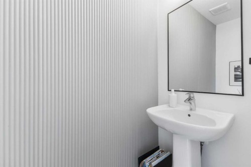 443 Sage Hill Grove Nw, Calgary, AB - Indoor Photo Showing Bathroom