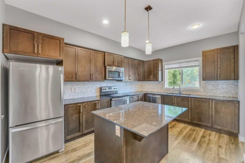 315 Hillcrest Drive Sw, Airdrie, AB - Indoor Photo Showing Kitchen With Stainless Steel Kitchen With Double Sink With Upgraded Kitchen