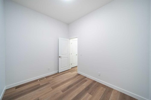 73 Royston Grove Nw, Calgary, AB - Indoor Photo Showing Other Room