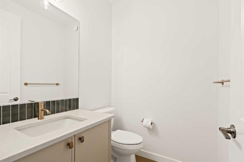529 Lucas Way Nw, Calgary, AB - Indoor Photo Showing Bathroom