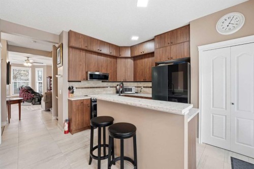 23 Prestwick Park Se, Calgary, AB - Indoor Photo Showing Kitchen