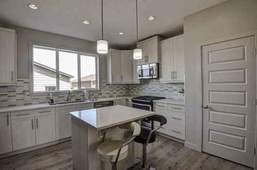 78 Marquis Heights Se, Calgary, AB - Indoor Photo Showing Kitchen With Upgraded Kitchen