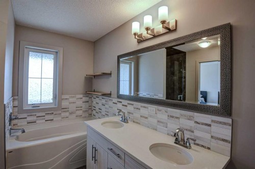 78 Marquis Heights Se, Calgary, AB - Indoor Photo Showing Bathroom