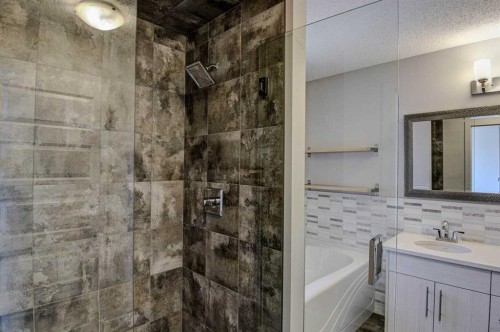 78 Marquis Heights Se, Calgary, AB - Indoor Photo Showing Bathroom