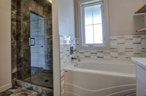 78 Marquis Heights Se, Calgary, AB - Indoor Photo Showing Bathroom