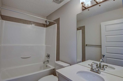 78 Marquis Heights Se, Calgary, AB - Indoor Photo Showing Bathroom