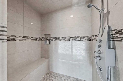 1739 49 Avenue Sw, Calgary, AB - Indoor Photo Showing Bathroom