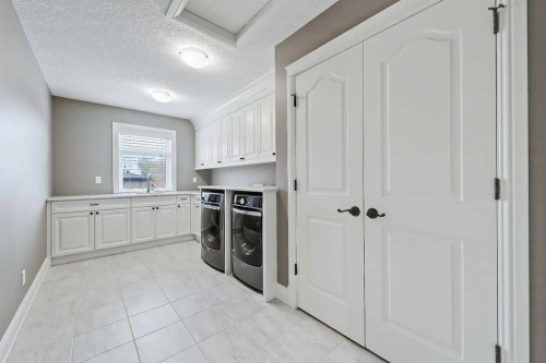 1739 49 Avenue Sw, Calgary, AB - Indoor