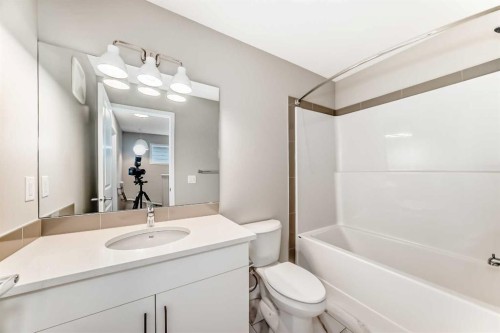 1168 Mahogany Boulevard Se, Calgary, AB - Indoor Photo Showing Bathroom