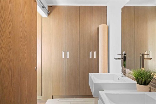 1511 23 Avenue Sw, Calgary, AB - Indoor Photo Showing Bathroom