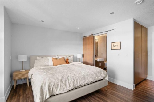 1511 23 Avenue Sw, Calgary, AB - Indoor Photo Showing Bedroom