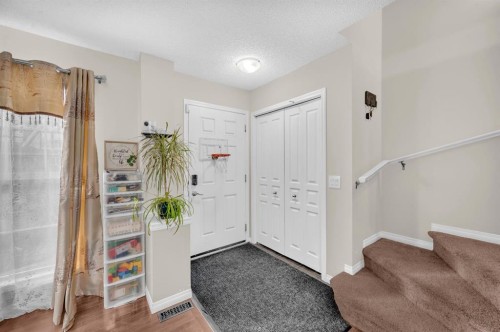 207 Elgin Meadows Se, Calgary, AB - Indoor Photo Showing Other Room