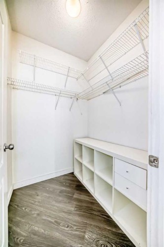 271-333 Riverfront Avenue Se, Calgary, AB - Indoor With Storage