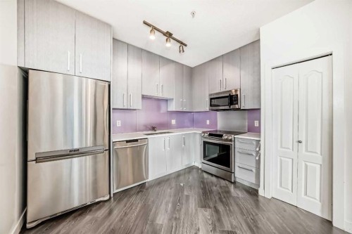 271-333 Riverfront Avenue Se, Calgary, AB - Indoor Photo Showing Kitchen With Stainless Steel Kitchen