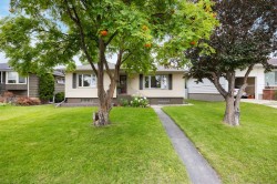 2452 Capitol Hill Crescent NW Calgary, AB T2M 4C2