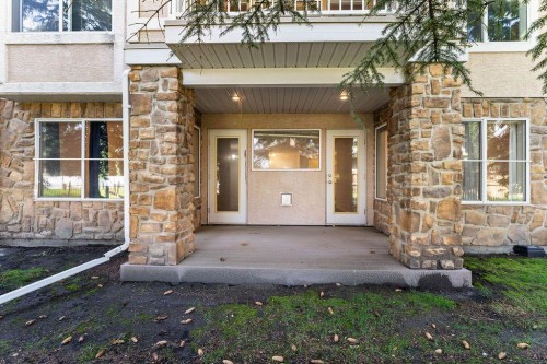 109-4507 45 Street Sw, Calgary, AB - Outdoor