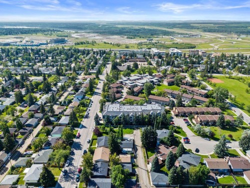 109-4507 45 Street Sw, Calgary, AB - Outdoor With View