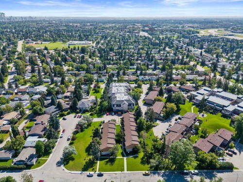 109-4507 45 Street Sw, Calgary, AB - Outdoor With View