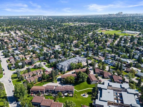 109-4507 45 Street Sw, Calgary, AB - Outdoor With View