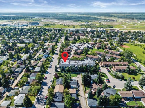 109-4507 45 Street Sw, Calgary, AB - Outdoor With View