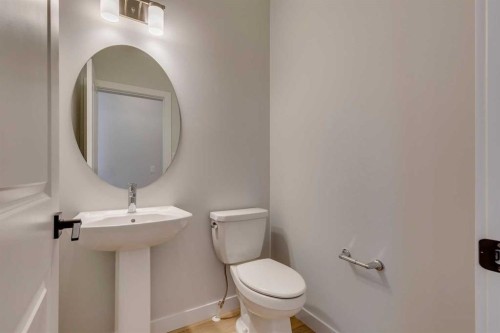 143 Creekstone Green Sw, Calgary, AB - Indoor Photo Showing Bathroom