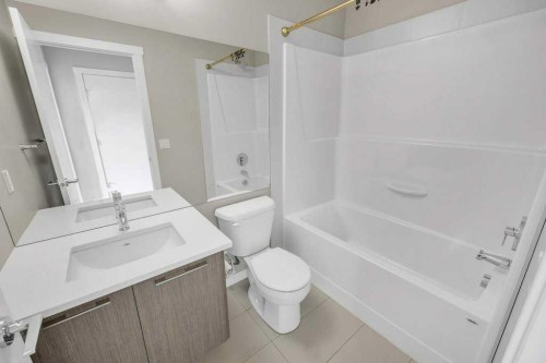 903-218 Sherwood Square Nw, Calgary, AB - Indoor Photo Showing Bathroom