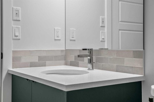 76 Creekview Manor Sw, Calgary, AB - Indoor Photo Showing Bathroom