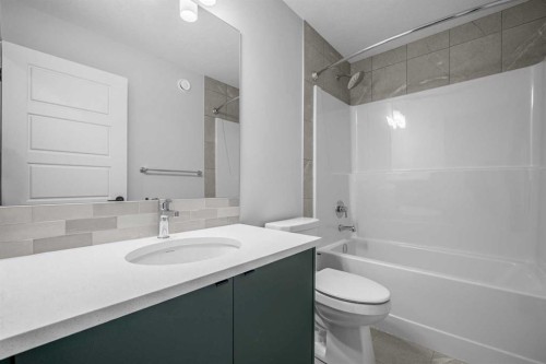 76 Creekview Manor Sw, Calgary, AB - Indoor Photo Showing Bathroom