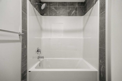 63 Creekstone Common Sw, Calgary, AB - Indoor Photo Showing Bathroom