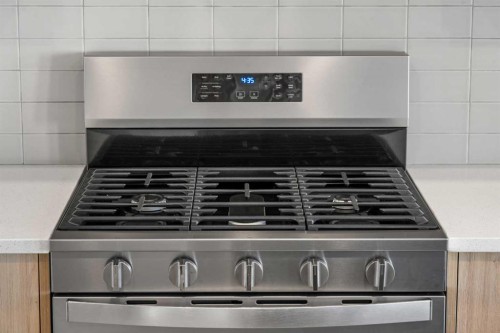 63 Creekstone Common Sw, Calgary, AB - Indoor Photo Showing Kitchen