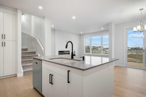 56 Creekstone Grove Sw, Calgary, AB - Indoor Photo Showing Kitchen